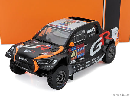 Toyota GR Dkr Hilux Team Toyota Gazoo Racing N°211 Rally Dakar 2025 Henk Lategan - Brett Cummings 1:18 IXO Models čierna oranžová červená