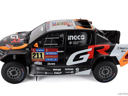 Toyota GR Dkr Hilux Team Toyota Gazoo Racing N°211 Rally Dakar 2025 Henk Lategan - Brett Cummings 1:18 IXO Models čierna oranžová červená