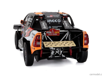 Toyota GR Dkr Hilux Team Toyota Gazoo Racing N°211 Rally Dakar 2025 Henk Lategan - Brett Cummings 1:18 IXO Models čierna oranžová červená