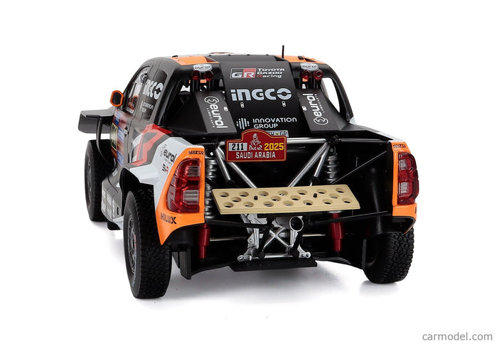 Toyota GR Dkr Hilux Team Toyota Gazoo Racing N°211 Rally Dakar 2025 Henk Lategan - Brett Cummings 1:18 IXO Models čierna oranžová červená