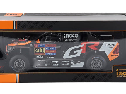 Toyota GR Dkr Hilux Team Toyota Gazoo Racing N°211 Rally Dakar 2025 Henk Lategan - Brett Cummings 1:18 IXO Models čierna oranžová červená