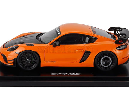 Porsche 718 (982) Cayman GT4 RS 2024 1:18 Spark Model Pastel oranžová čierna