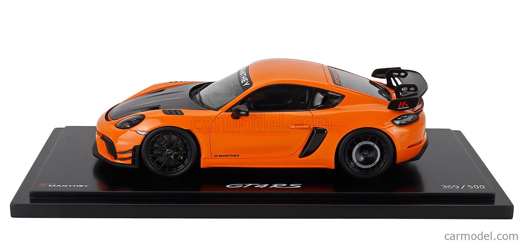 Porsche 718 (982) Cayman GT4 RS 2024 1:18 Spark Model Pastel oranžová čierna