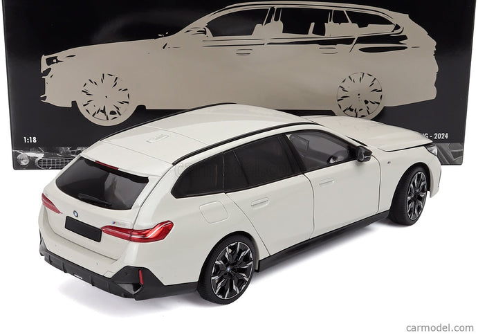 BMW 5-SERIES i5 M60 Touring (G61) SW Station Wagon 2024 1:18 Minichamps biela metalická