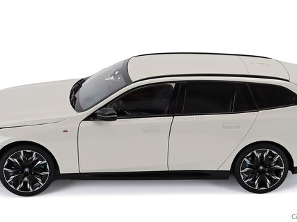 BMW 5-SERIES i5 M60 Touring (G61) SW Station Wagon 2024 1:18 Minichamps biela metalická