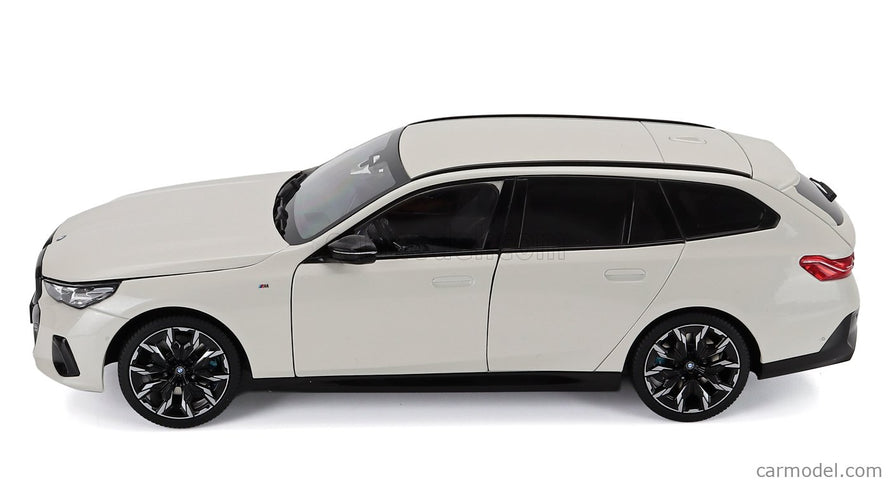 BMW 5-SERIES i5 M60 Touring (G61) SW Station Wagon 2024 1:18 Minichamps biela metalická