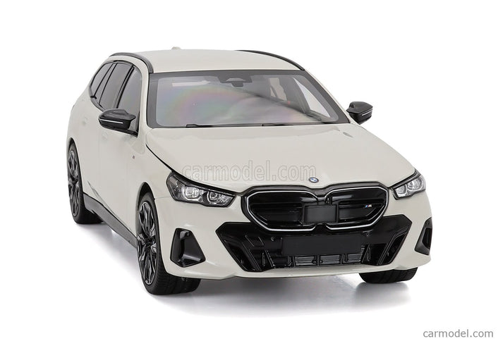BMW 5-SERIES i5 M60 Touring (G61) SW Station Wagon 2024 1:18 Minichamps biela metalická