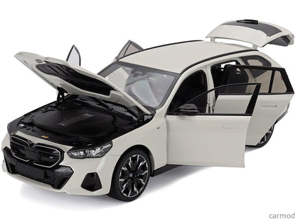 BMW 5-SERIES i5 M60 Touring (G61) SW Station Wagon 2024 1:18 Minichamps biela metalická