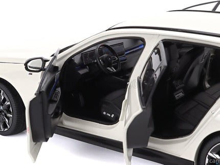 BMW 5-SERIES i5 M60 Touring (G61) SW Station Wagon 2024 1:18 Minichamps biela metalická
