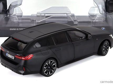 BMW 5-SERIES i5 M60 Touring (G99) SW Station Wagon 2024 1:18 Minichamps Frozen sivá