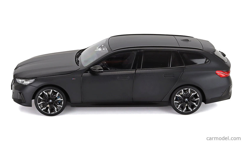 BMW 5-SERIES i5 M60 Touring (G99) SW Station Wagon 2024 1:18 Minichamps Frozen sivá