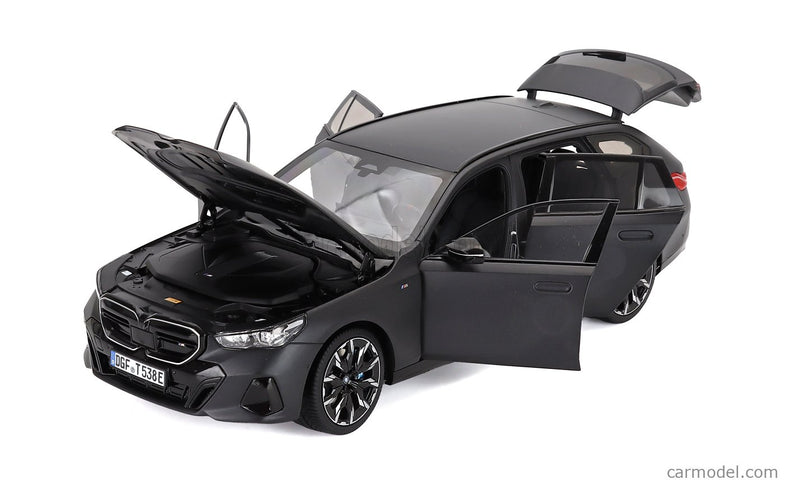 BMW 5-SERIES i5 M60 Touring (G99) SW Station Wagon 2024 1:18 Minichamps Frozen sivá