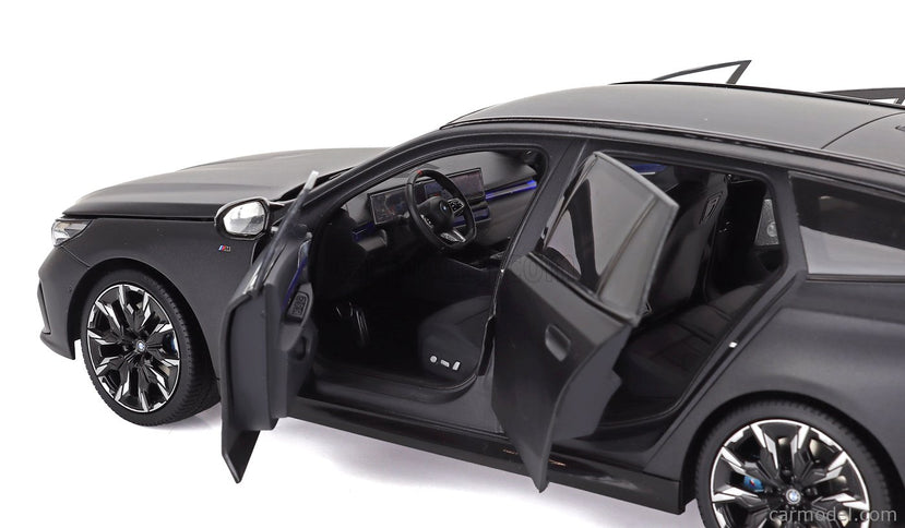 BMW 5-SERIES i5 M60 Touring (G99) SW Station Wagon 2024 1:18 Minichamps Frozen sivá