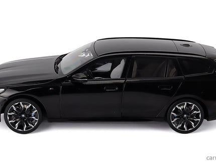 BMW 5-SERIES i5 M60 Touring (G61) SW Station Wagon 2024 1:18 Minichamps čierna metalická