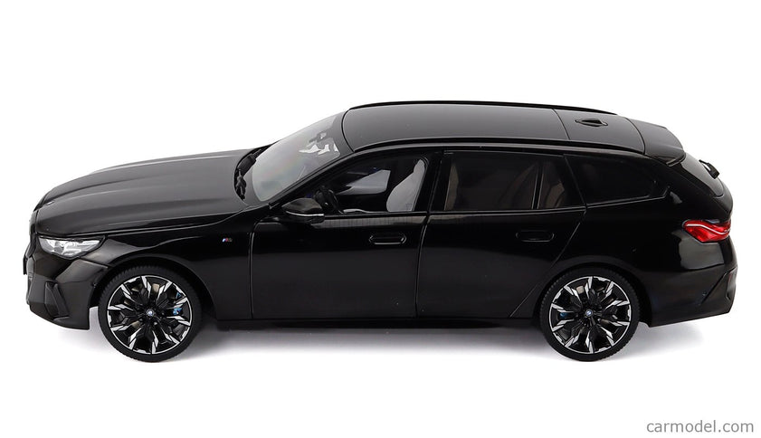 BMW 5-SERIES i5 M60 Touring (G61) SW Station Wagon 2024 1:18 Minichamps čierna metalická