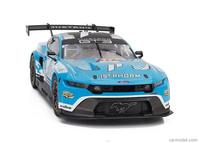 Ford Mustang GT3 Coyote 5.4L V8 Team Proton Competition N°77 24h Le Mans 2024 Ben Barker - Zacharie Robichon - Ryan Hardwick 1:18 IXO Models svetlomodrá biela čierna