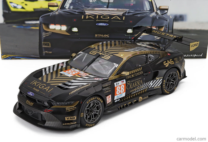 Ford Mustang GT3 Coyote 5.4L V8 Team Proton Competition N°88 3. Miesto LMGT3 Class 24h Le Mans 2024 Giorgio Roda - Mikkel Overgaard Pedersen - Dennis Olsen 1:18 IXO Models čierna zlatá