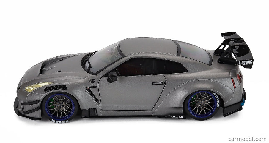 Nissan GT-R (R35) Liberty Walk Body Kit 2.0 Coupe 2024 1:18 Solido strieborná