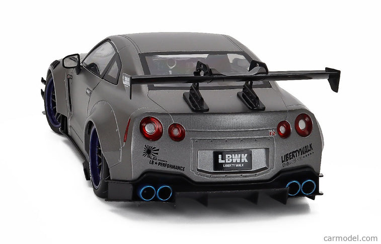 Nissan GT-R (R35) Liberty Walk Body Kit 2.0 Coupe 2024 1:18 Solido strieborná
