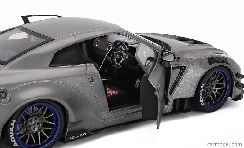 Nissan GT-R (R35) Liberty Walk Body Kit 2.0 Coupe 2024 1:18 Solido strieborná