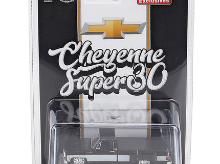 Chevrolet Cheyenne Pick-UP Super 30 Custom 1972 1:64 M2 Machines čierna biela