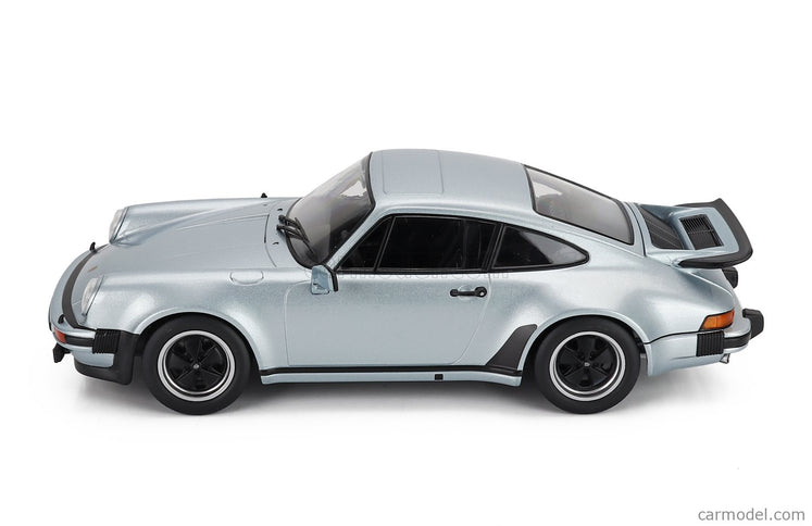 Porsche 911 930 3.0L Turbo Coupe 1976 1:18 KK Scale strieborná