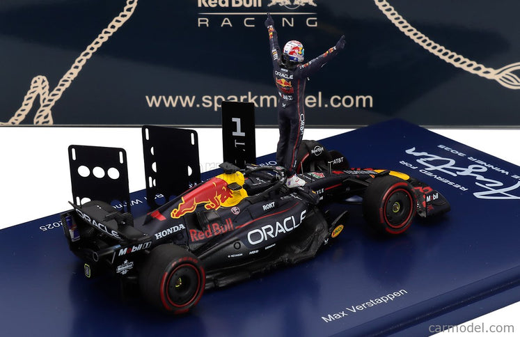 Red Bull F1 RB21 Team Oracle Red Bull Racing N°1 Víťaz USA GP (with Pit Board Super Max! 75 Wins) 2025 Max Verstappen 1:43 Spark Model modrá žltá červená