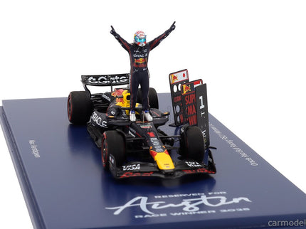 Red Bull F1 RB21 Team Oracle Red Bull Racing N°1 Víťaz USA GP (with Pit Board Super Max! 75 Wins) 2025 Max Verstappen 1:43 Spark Model modrá žltá červená