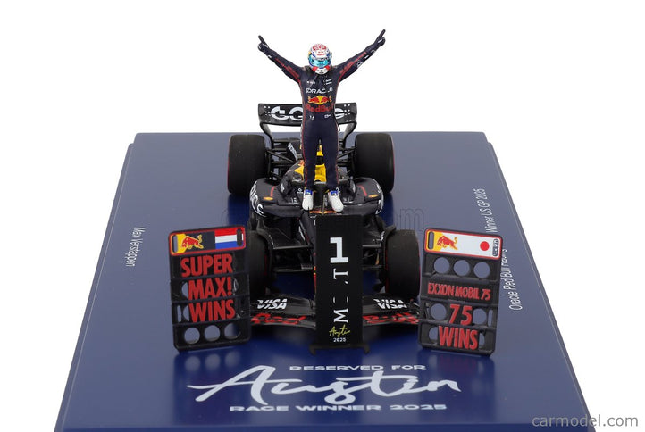 Red Bull F1 RB21 Team Oracle Red Bull Racing N°1 Víťaz USA GP (with Pit Board Super Max! 75 Wins) 2025 Max Verstappen 1:43 Spark Model modrá žltá červená