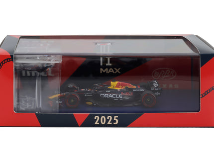 Red Bull F1 RB21 Team Oracle Red Bull Racing N°1 Víťaz USA GP (with Pit Board Super Max! 75 Wins) 2025 Max Verstappen 1:43 Spark Model modrá žltá červená
