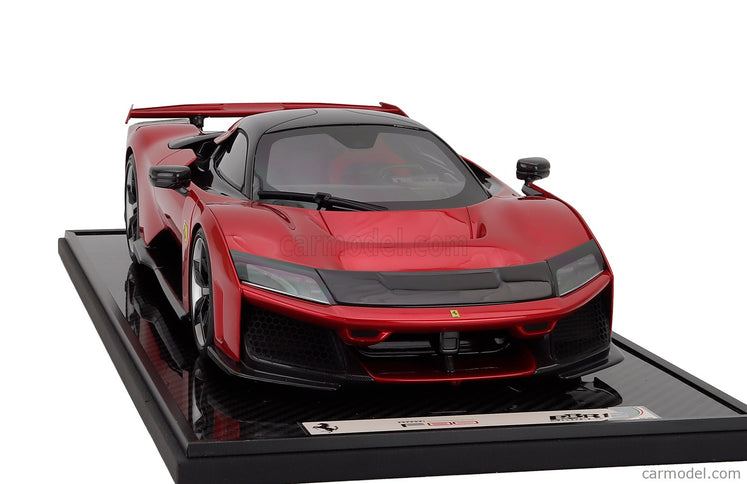 Ferrari F80 2024 - Carbon Silver Disky - Italian Stripes 1:12 BBR Models červená Supercar - červená metalická