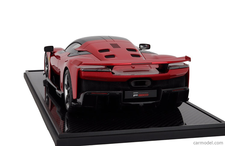 Ferrari F80 2024 - Carbon Silver Disky - Italian Stripes 1:12 BBR Models červená Supercar - červená metalická