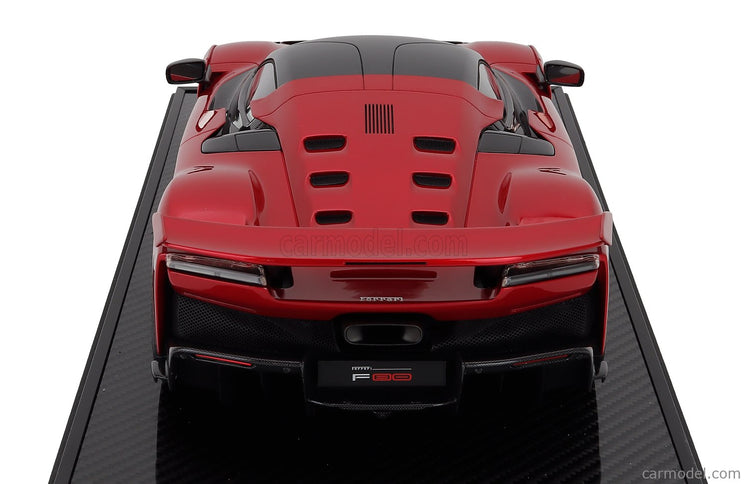 Ferrari F80 2024 - Carbon Silver Disky - Italian Stripes 1:12 BBR Models červená Supercar - červená metalická