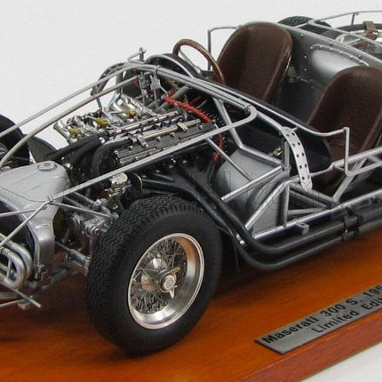 Maserati Telaio - 300S Rolling Chassis 1956 1:18 CMC strieborná