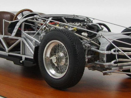 Maserati Telaio - 300S Rolling Chassis 1956 1:18 CMC strieborná