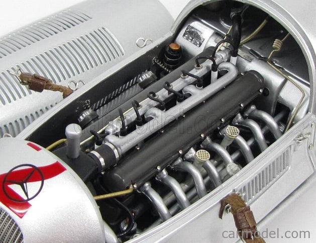 Mercedes Benz F1 W125 N°2 GP Donington 1937 H.Lang 1:18 CMC strieborná