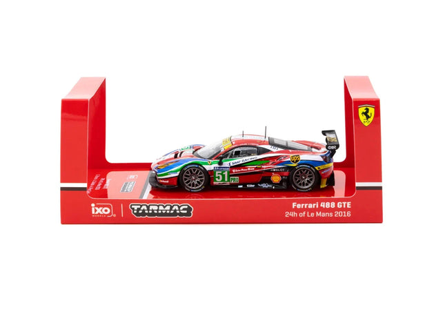 Ferrari 488 GTE 3.9L Turbo V8 N°51 24h Le Mans 2016 Gianmaria Bruni - James Calado - Alessandro Pier Guidi 1:64 TARMAC WORKS X IXO červená zelená biela